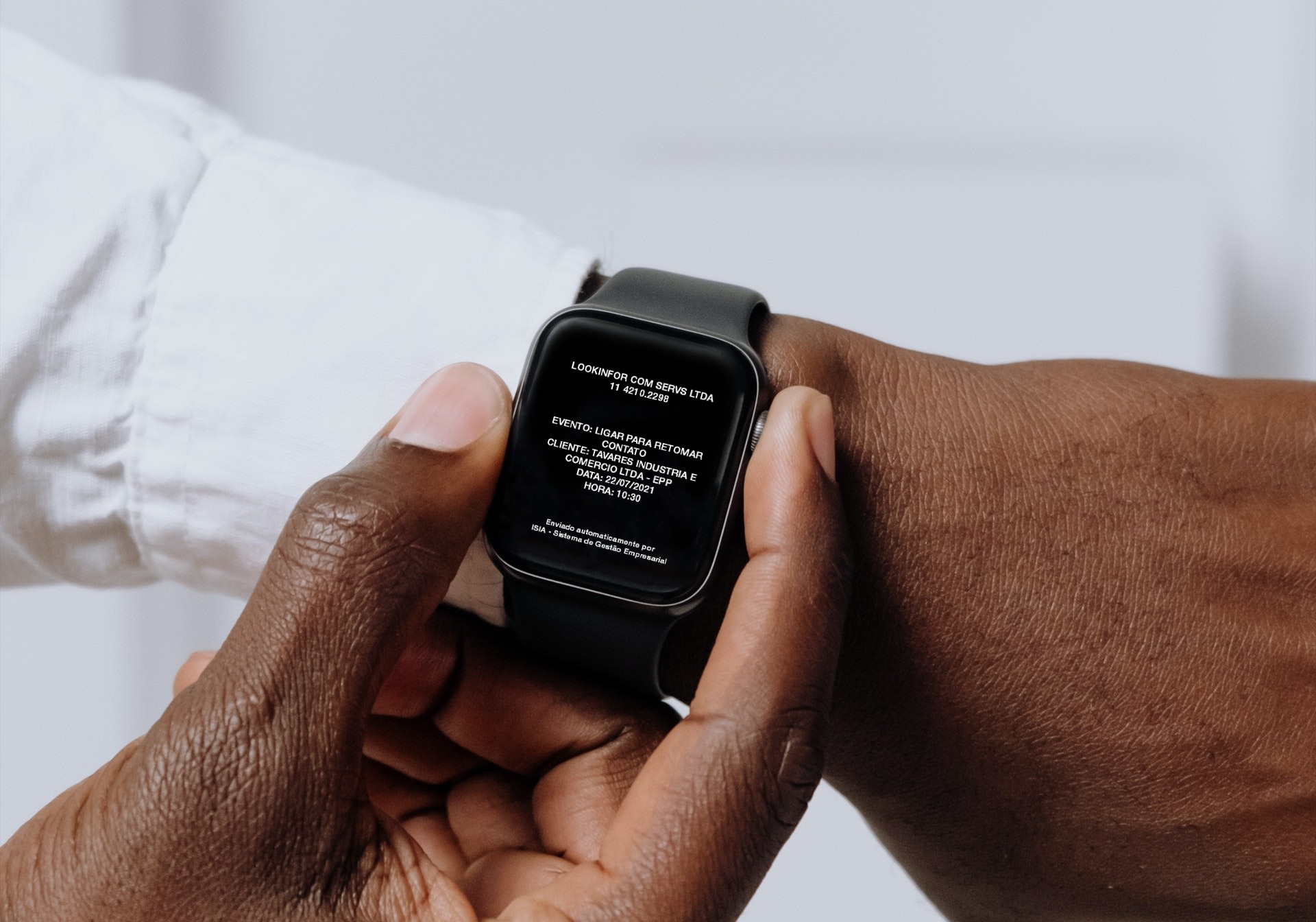 Receba notificações de e-mail no seu smartwatch. O CRM ISIA envia lembretes automáticos para os vendedores, onde quer que estejam, para entrar em contato com clientes em potencial ou clientes existentes. Nunca perca uma oportunidade de negócio com as notificações instantâneas no seu pulso. Mantenha-se conectado e eficiente em qualquer lugar com o CRM ISIA.